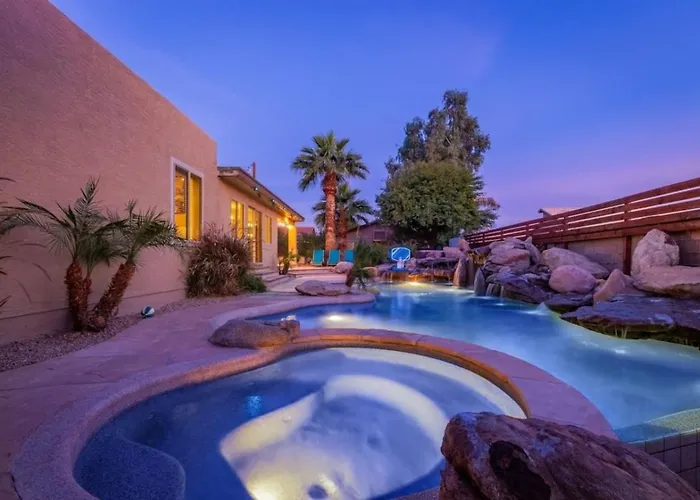 Massive 19br Estate Private Pool And Hot Tub Sleeps 32 Pet-friendly Phoenix