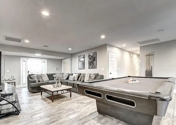 Massive 19br Estate Private Pool And Hot Tub Sleeps 32 Pet-friendly Ferienhaus Phoenix