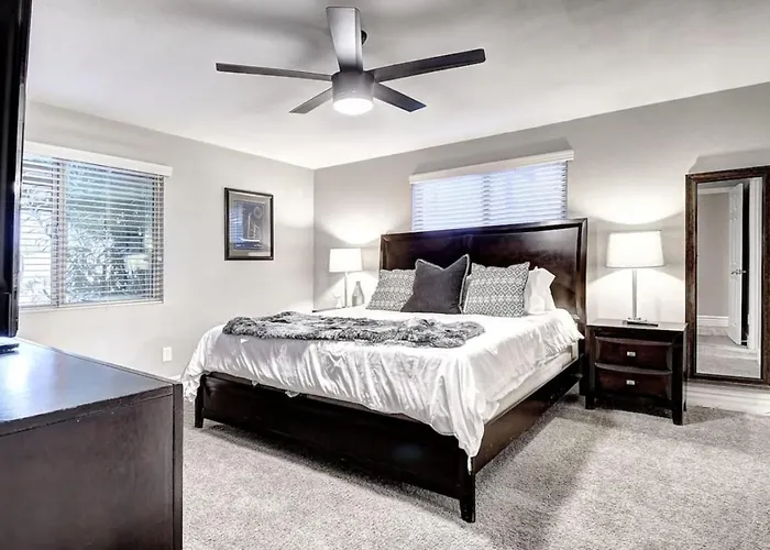 Massive 19br Estate Private Pool And Hot Tub Sleeps 32 Pet-friendly *