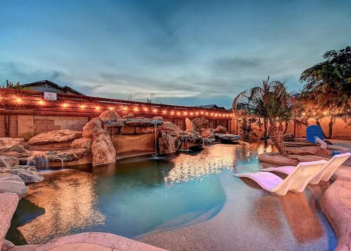 Massive 19br Estate Private Pool And Hot Tub Sleeps 32 Pet-friendly