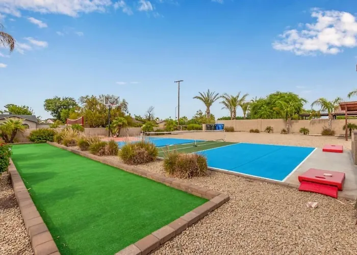Massive 19br Estate Private Pool And Hot Tub Sleeps 32 Pet-friendly Phoenix