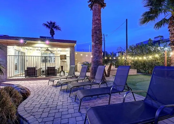 Massive 19br Estate Private Pool And Hot Tub Sleeps 32 Pet-friendly Ferienhaus *