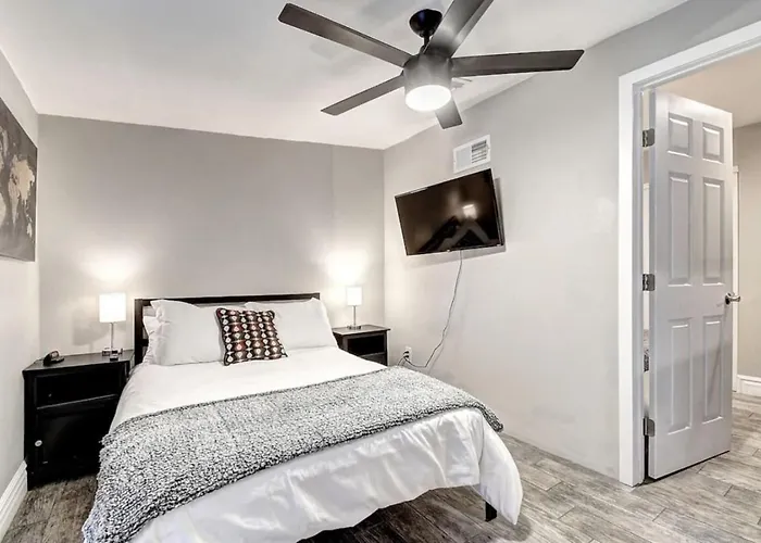 Massive 19br Estate Private Pool And Hot Tub Sleeps 32 Pet-friendly Ferienhaus Phoenix