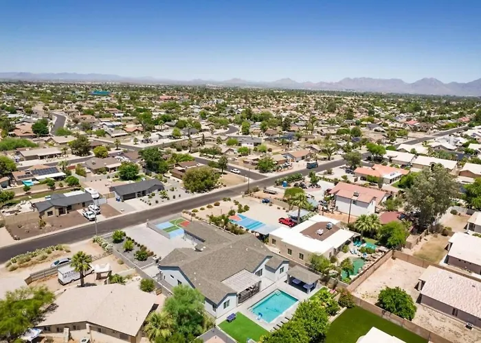 Massive 19br Estate Private Pool And Hot Tub Sleeps 32 Pet-friendly *
