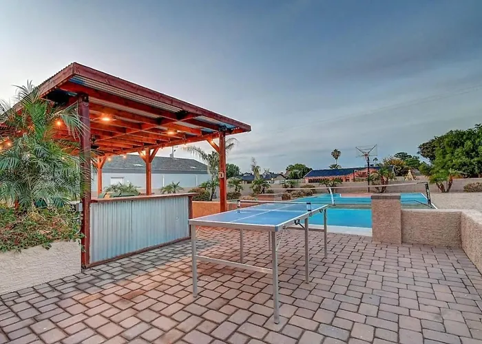 Massive 19br Estate Private Pool And Hot Tub Sleeps 32 Pet-friendly Phoenix