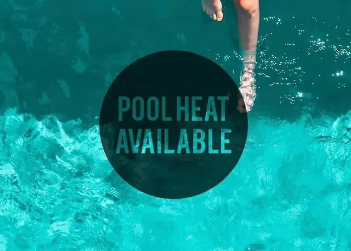 Massive 19br Estate Private Pool And Hot Tub Sleeps 32 Pet-friendly