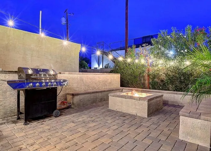 Massive 19br Estate Private Pool And Hot Tub Sleeps 32 Pet-friendly Ferienhaus *