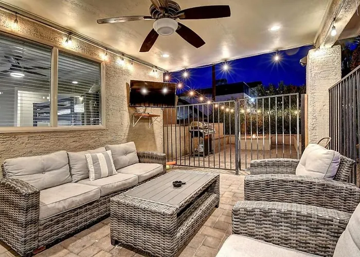 Massive 19br Estate Private Pool And Hot Tub Sleeps 32 Pet-friendly Ferienhaus *