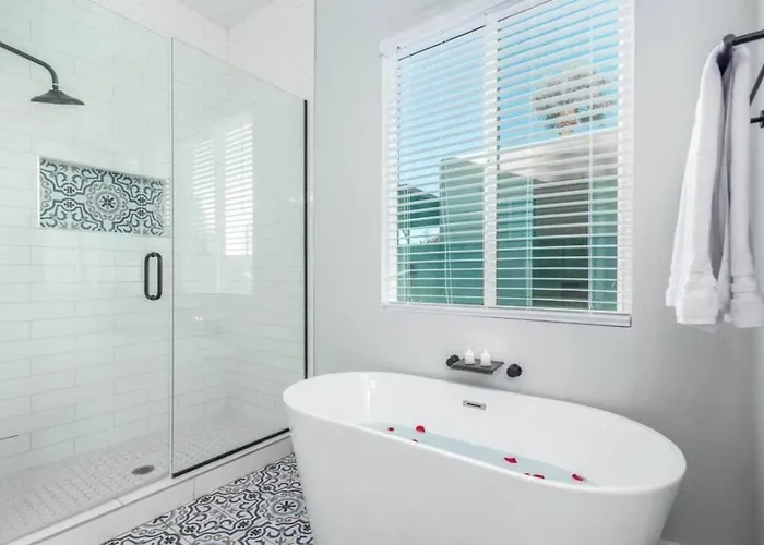 Massive 19br Estate Private Pool And Hot Tub Sleeps 32 Pet-friendly Ferienhaus Phoenix