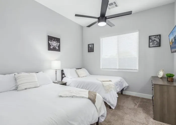 Massive 19br Estate Private Pool And Hot Tub Sleeps 32 Pet-friendly * Phoenix