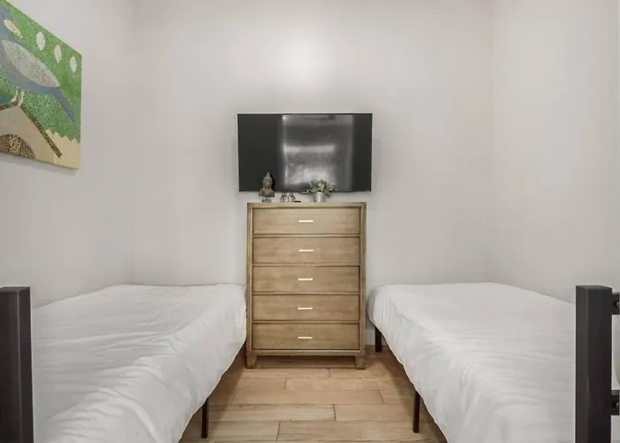 Massive 19br Estate Private Pool And Hot Tub Sleeps 32 Pet-friendly * Phoenix