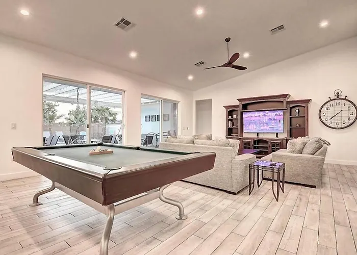 Massive 19br Estate Private Pool And Hot Tub Sleeps 32 Pet-friendly Ferienhaus