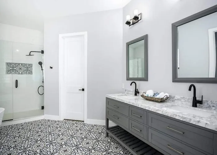 Massive 19br Estate Private Pool And Hot Tub Sleeps 32 Pet-friendly * Phoenix